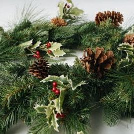 garland greenery woodland pinecones holly mixed dog pet themed christmas decor