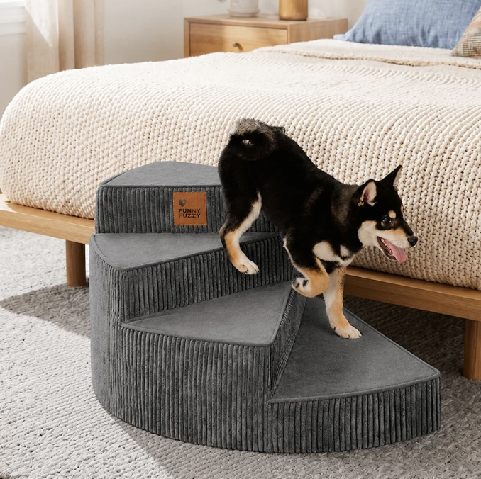 Curved steps for dogs to get on bed